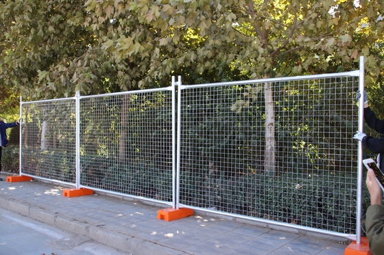2.1m*2.4m Panel de cerca temporal estándar de Australia con pies de plástico de inyección