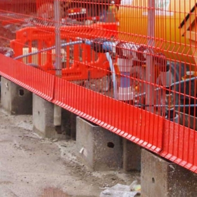 Barrera de protección de borde independiente con base autoportante