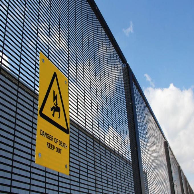 últimas noticias de la compañía sobre 358 Valla de seguridad Clear Vu Wire Y Post Fence para aeropuerto  1