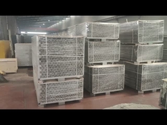 Los postes redondos galvanizados en caliente están siendo empaquetados