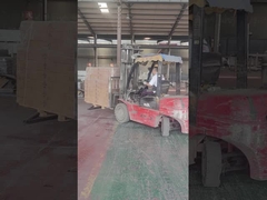 La fábrica está realizando galvanizado en caliente y procesamiento de flexión