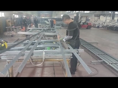 El tubo del marco está siendo soldado.