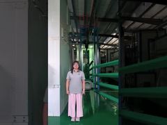 El poste cuadrado verde se trata de la superficie de esta manera